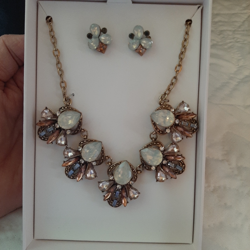 Never worn Costume Jewelry set
